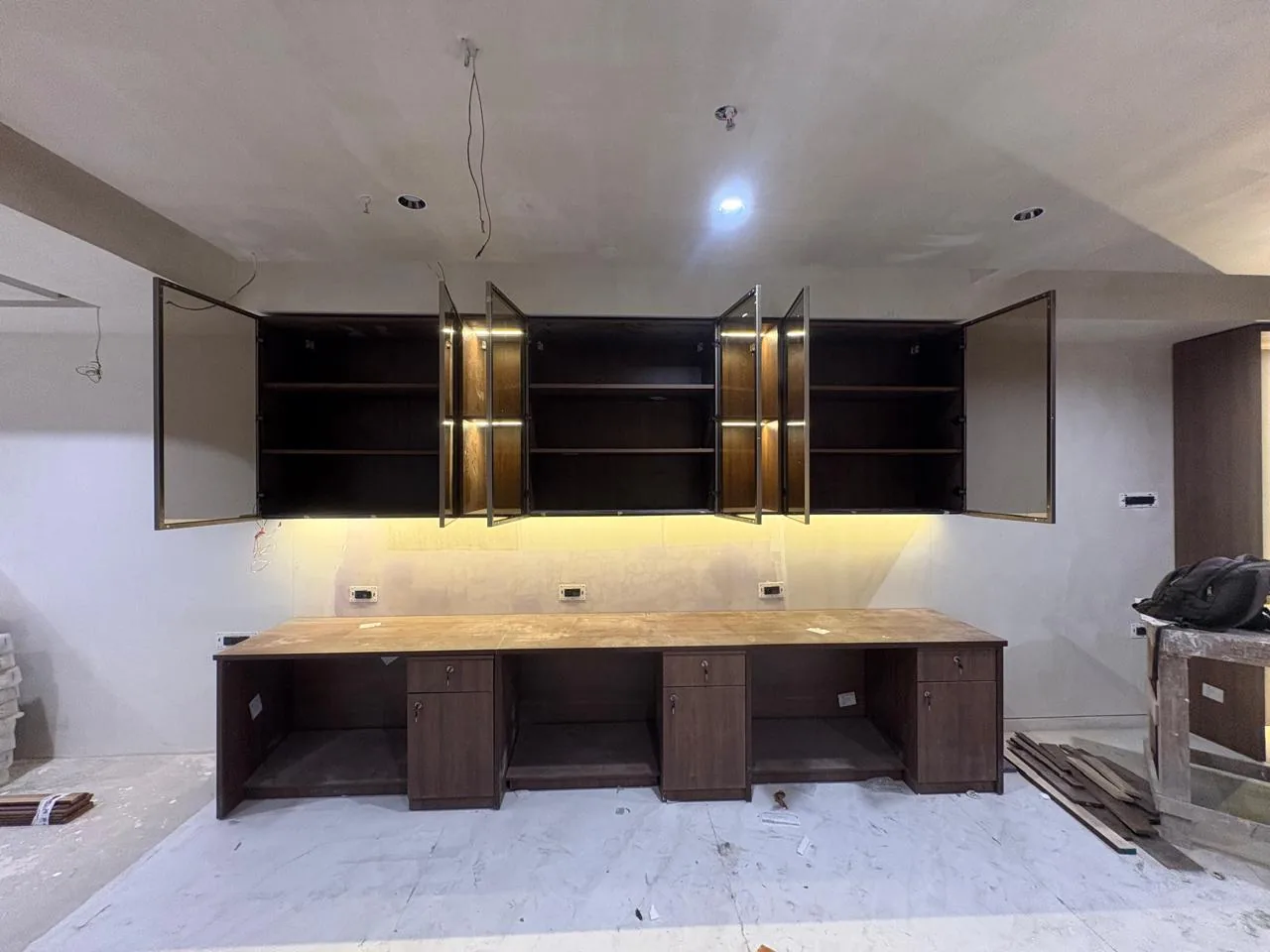 Wall-mounted study and storage unit during site work
